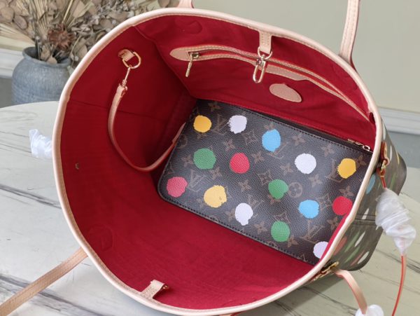 Louis Vuitton LV x YK Neverfull Medium-Sized Handbag - Image 4