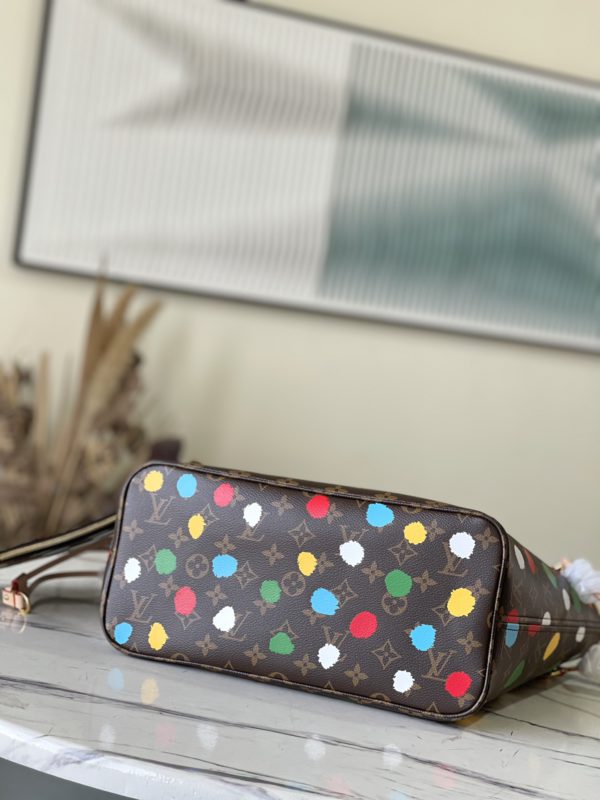 Louis Vuitton LV x YK Neverfull Medium-Sized Handbag - Image 5
