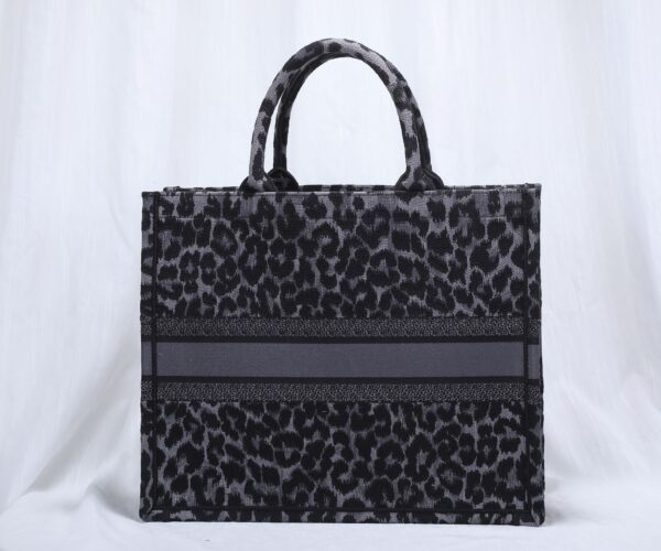 Dior Book Tote Leopard Handbag - Image 5