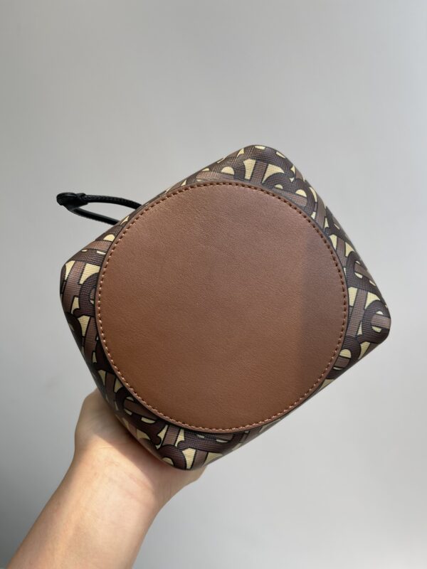 Burberry Single-Shoulder Crossbody Bucket Bag - Image 3